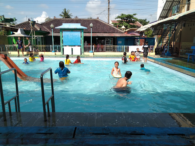 Menggugah Semangat Berenang di Tirta Wungu: Kolam Renang Favorit Keluarga Cilacap